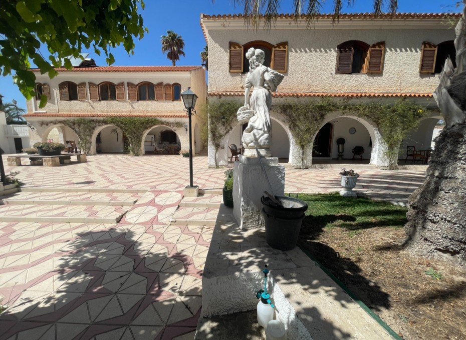 Reventa - Finca / Country Property -
Elda