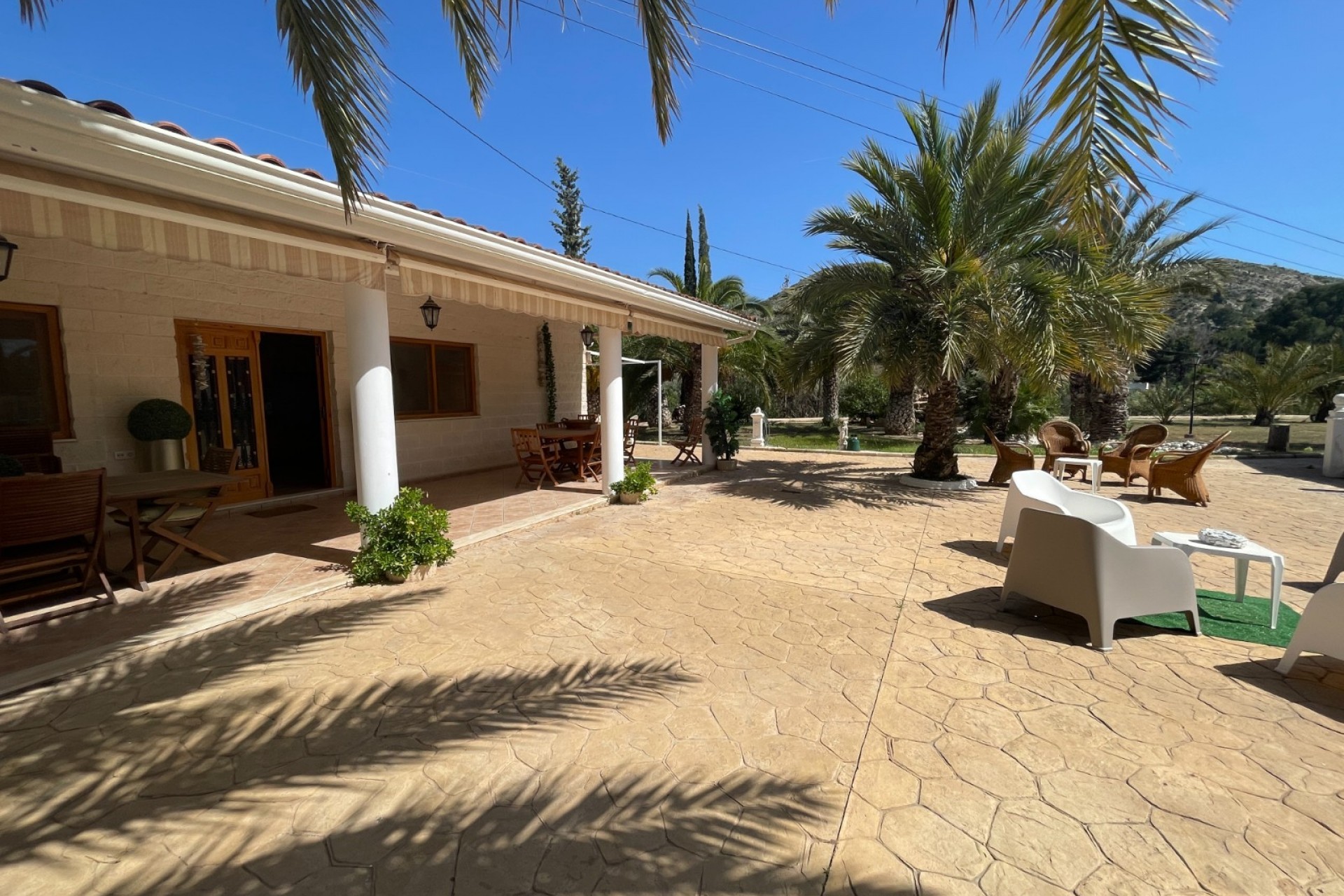 Reventa - Finca / Country Property -
Elda
