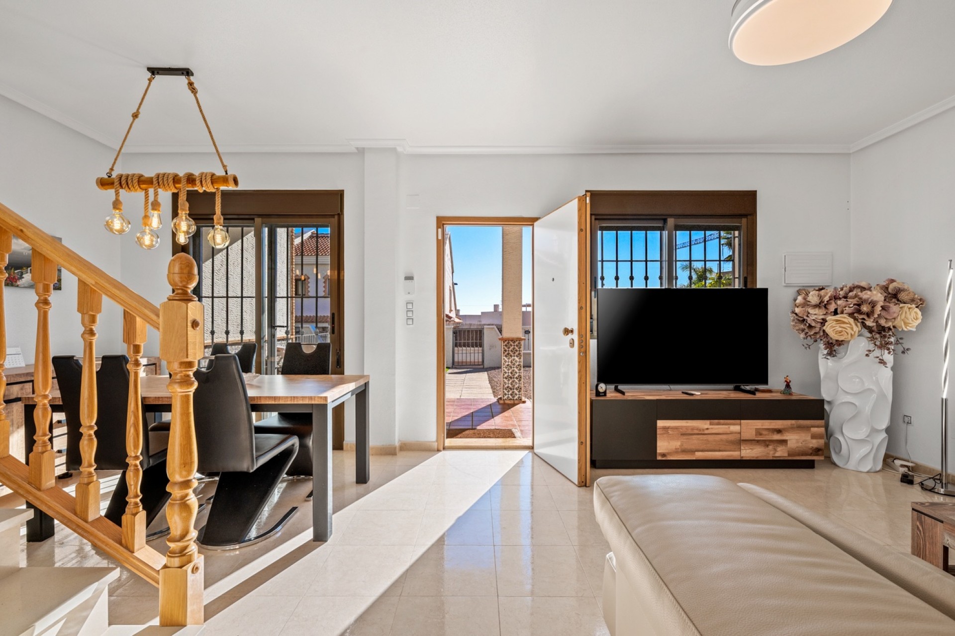 Reventa - House -
San Miguel de Salinas*