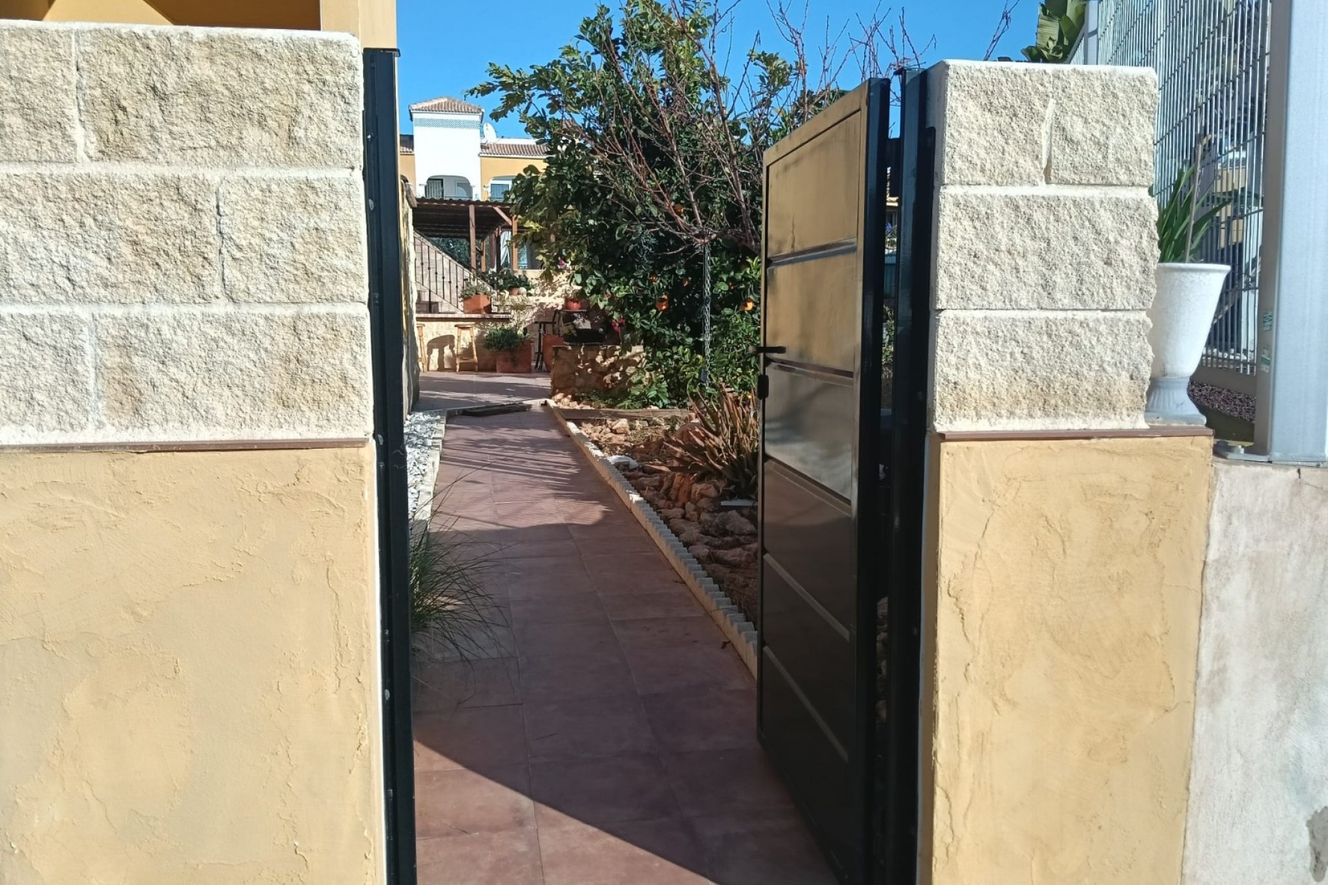 Reventa - Piso -
Los Montesinos - La Herrada