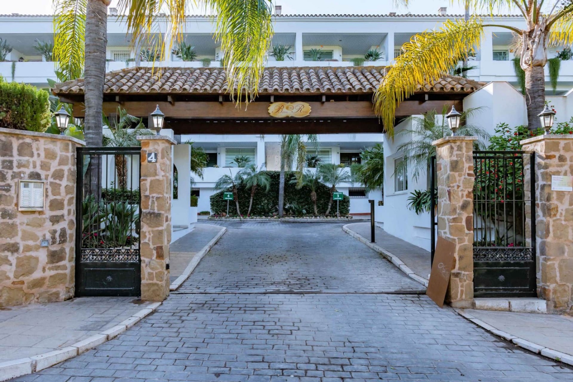 Reventa - Piso -
Marbella - Los Monteros