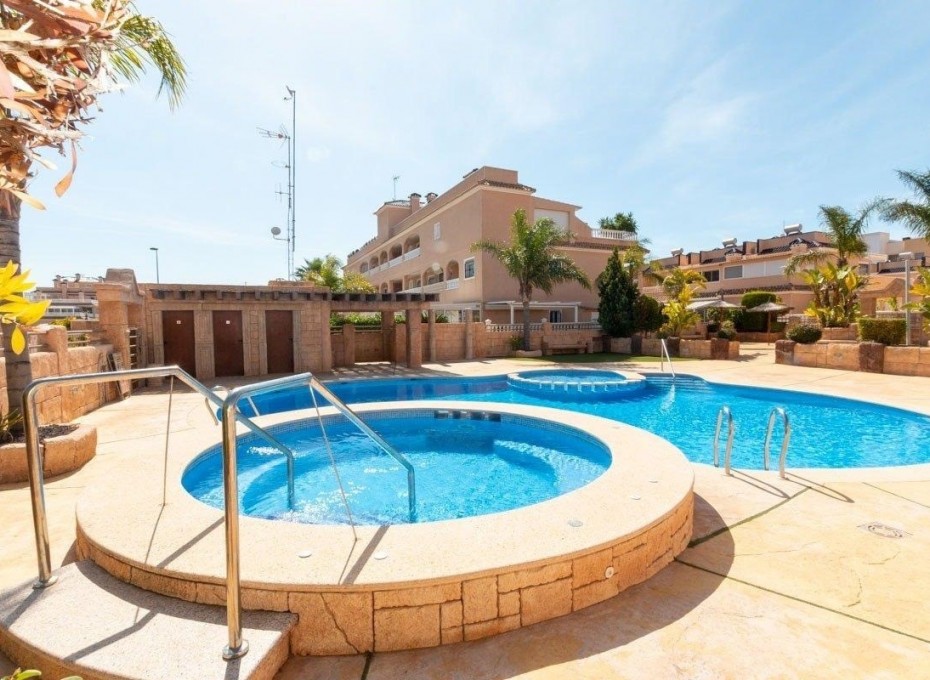 Reventa - Piso -
Orihuela Costa - Los Dolses