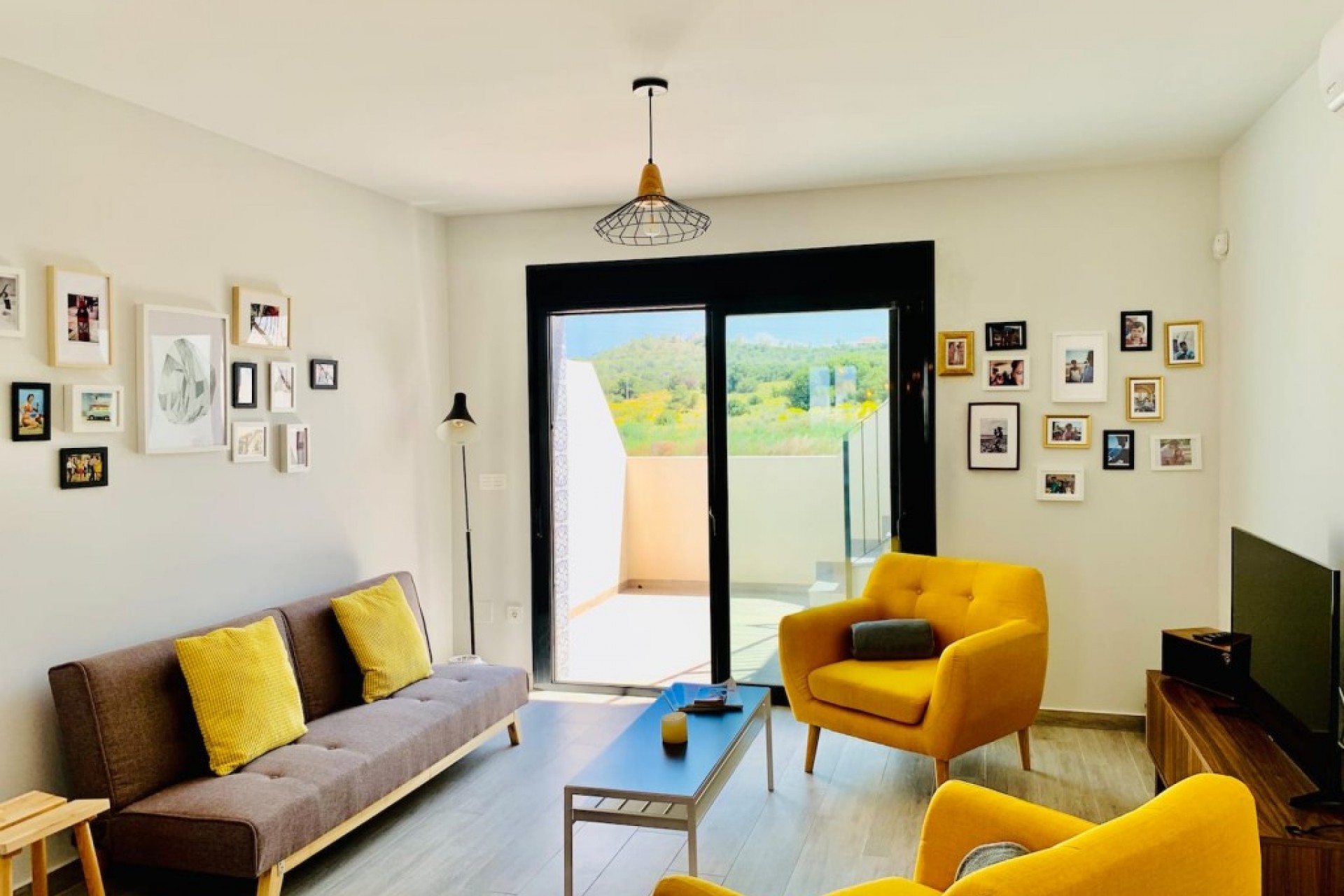 Reventa - Piso -
San Miguel de Salinas