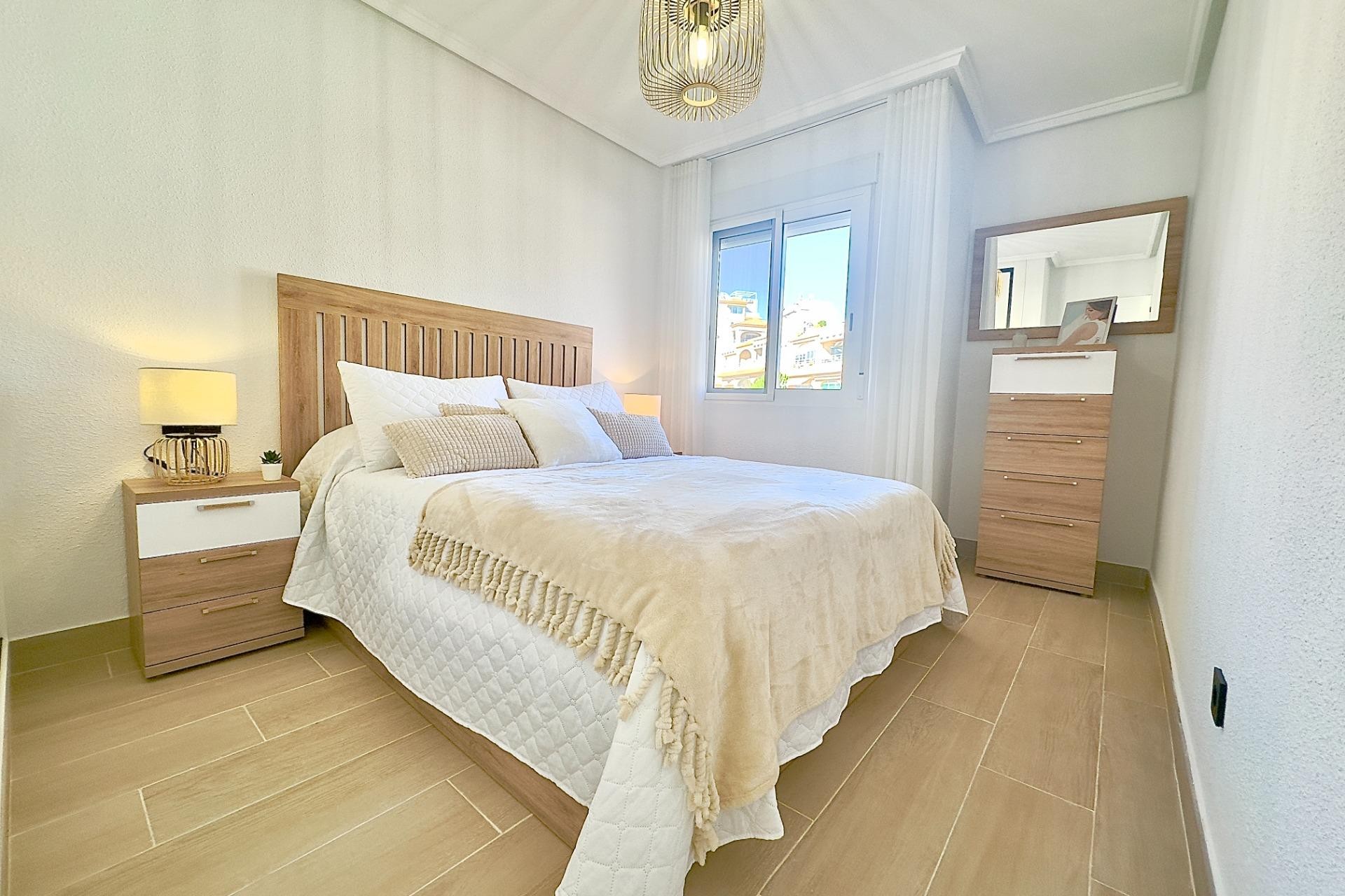 Reventa - Piso -
Torrevieja - Cabo Cervera