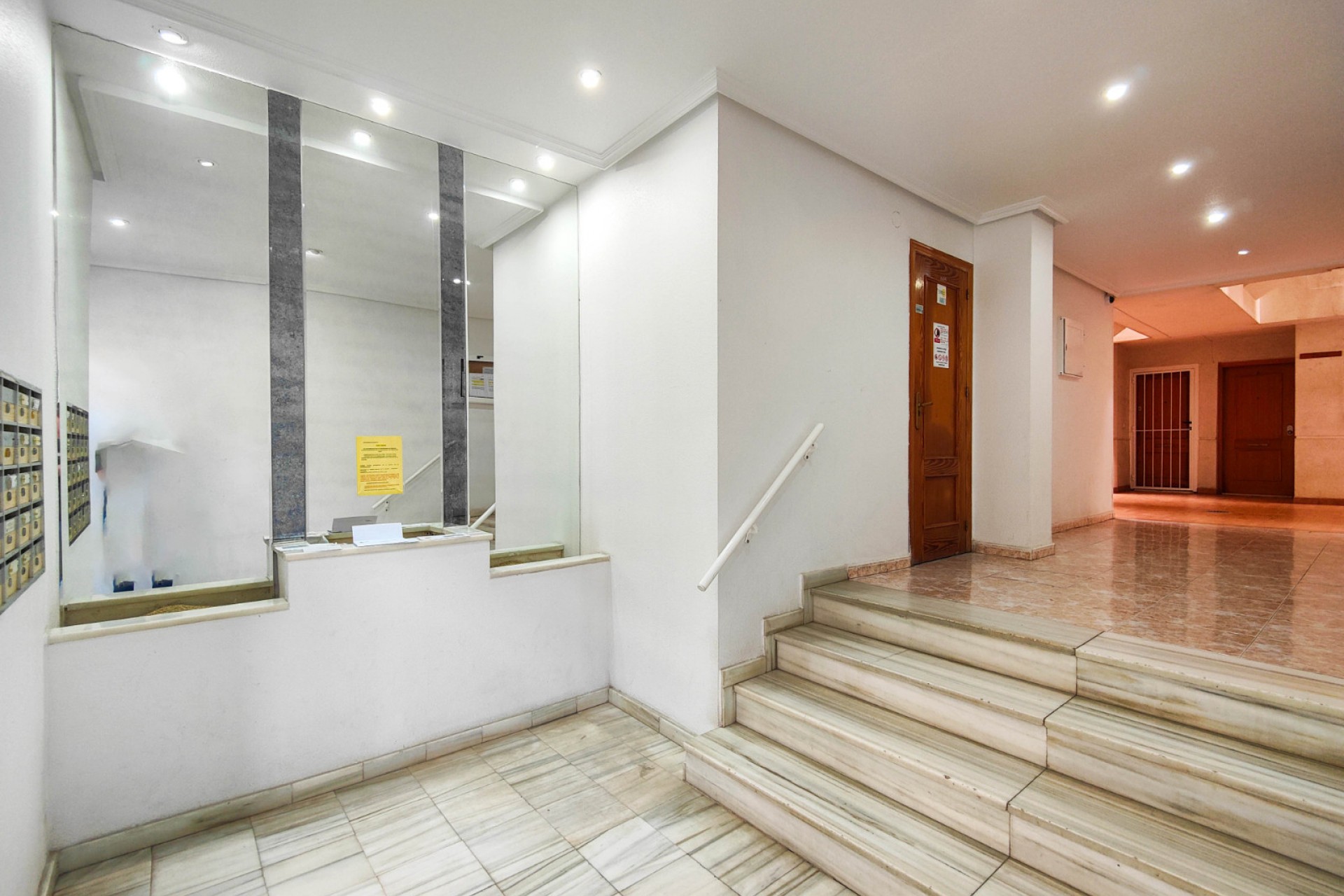 Reventa - Piso -
Torrevieja - Center
