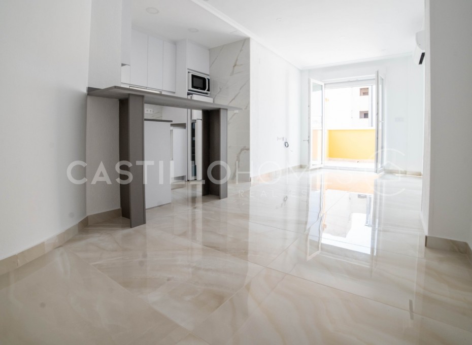 Reventa - Piso -
Torrevieja - Centro