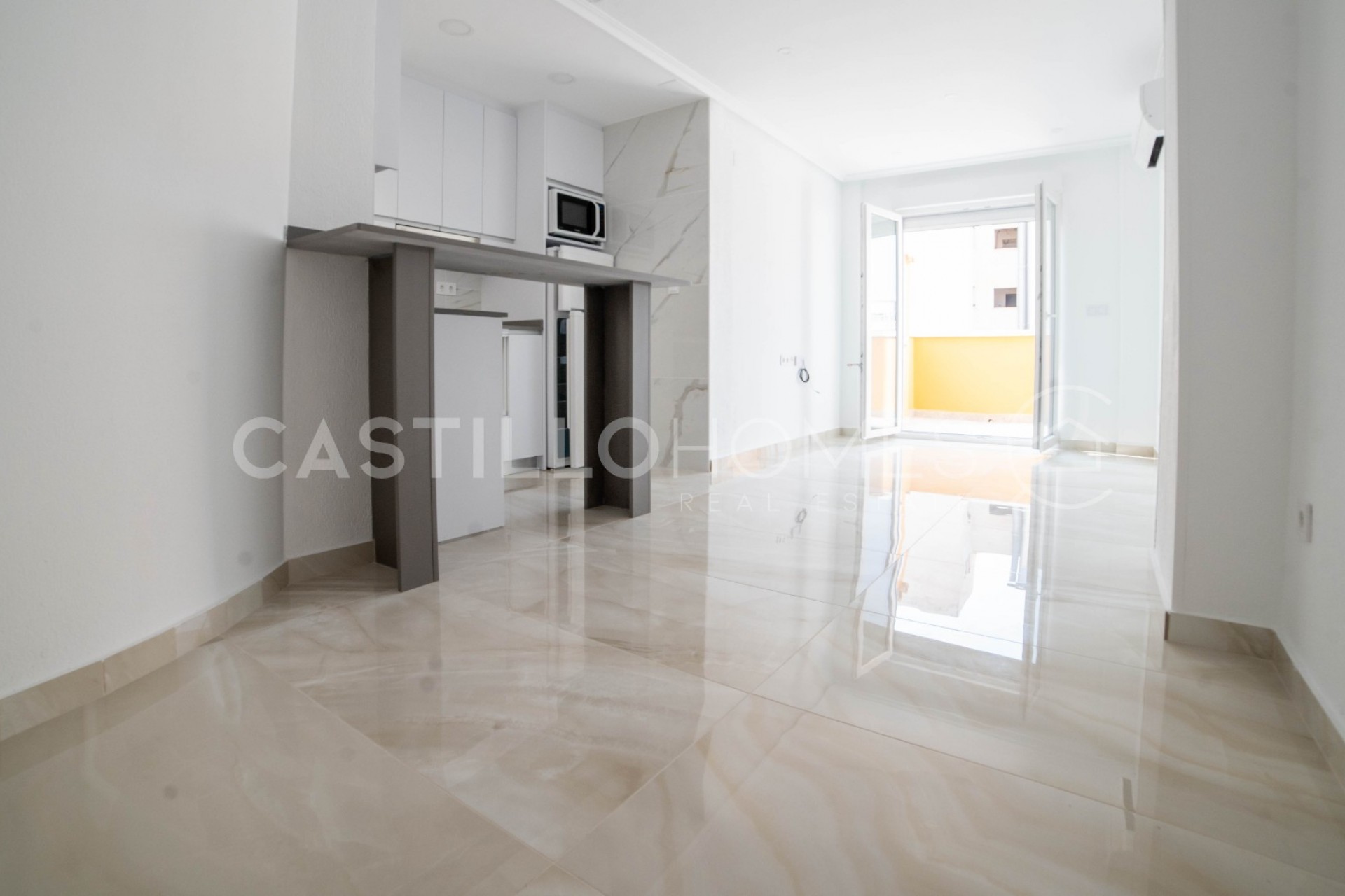 Reventa - Piso -
Torrevieja - Centro