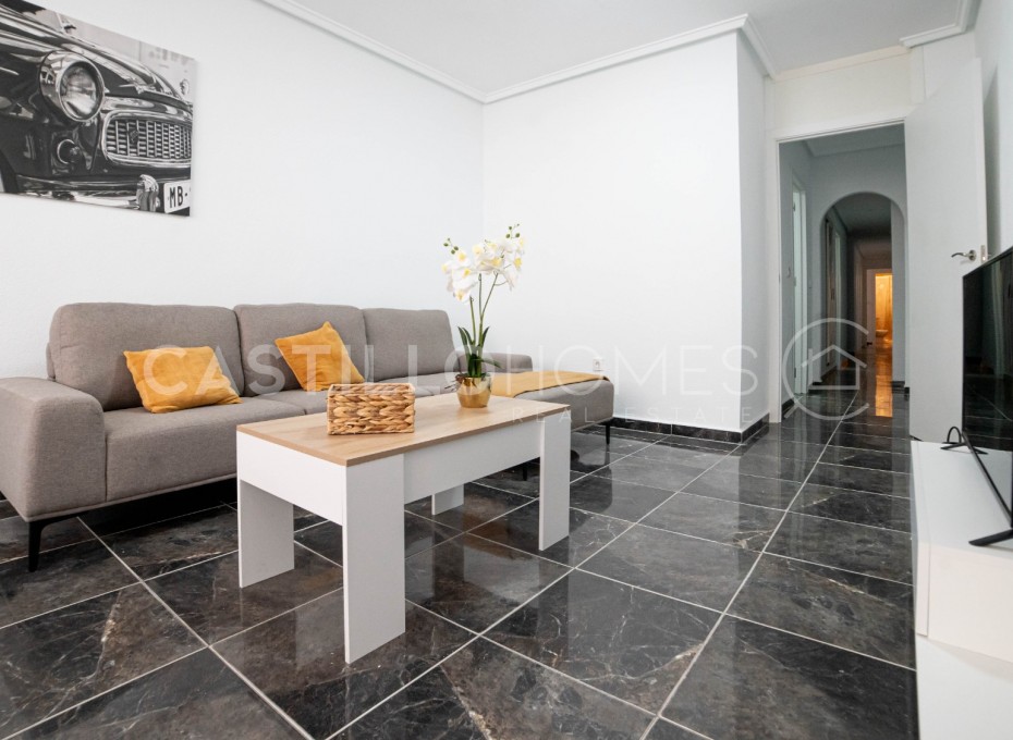 Reventa - Piso -
Torrevieja - Centro