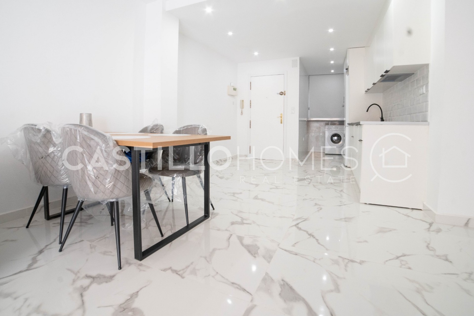 Reventa - Piso -
Torrevieja - Centro