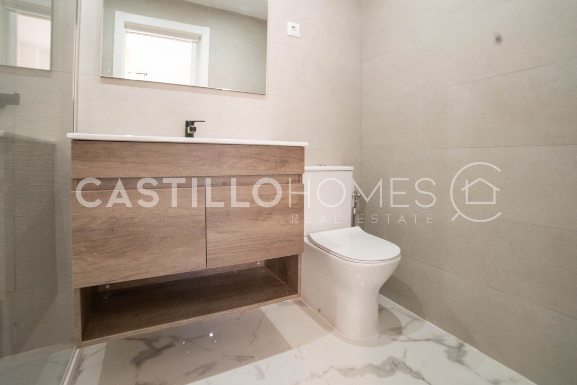 Reventa - Piso -
Torrevieja - Centro