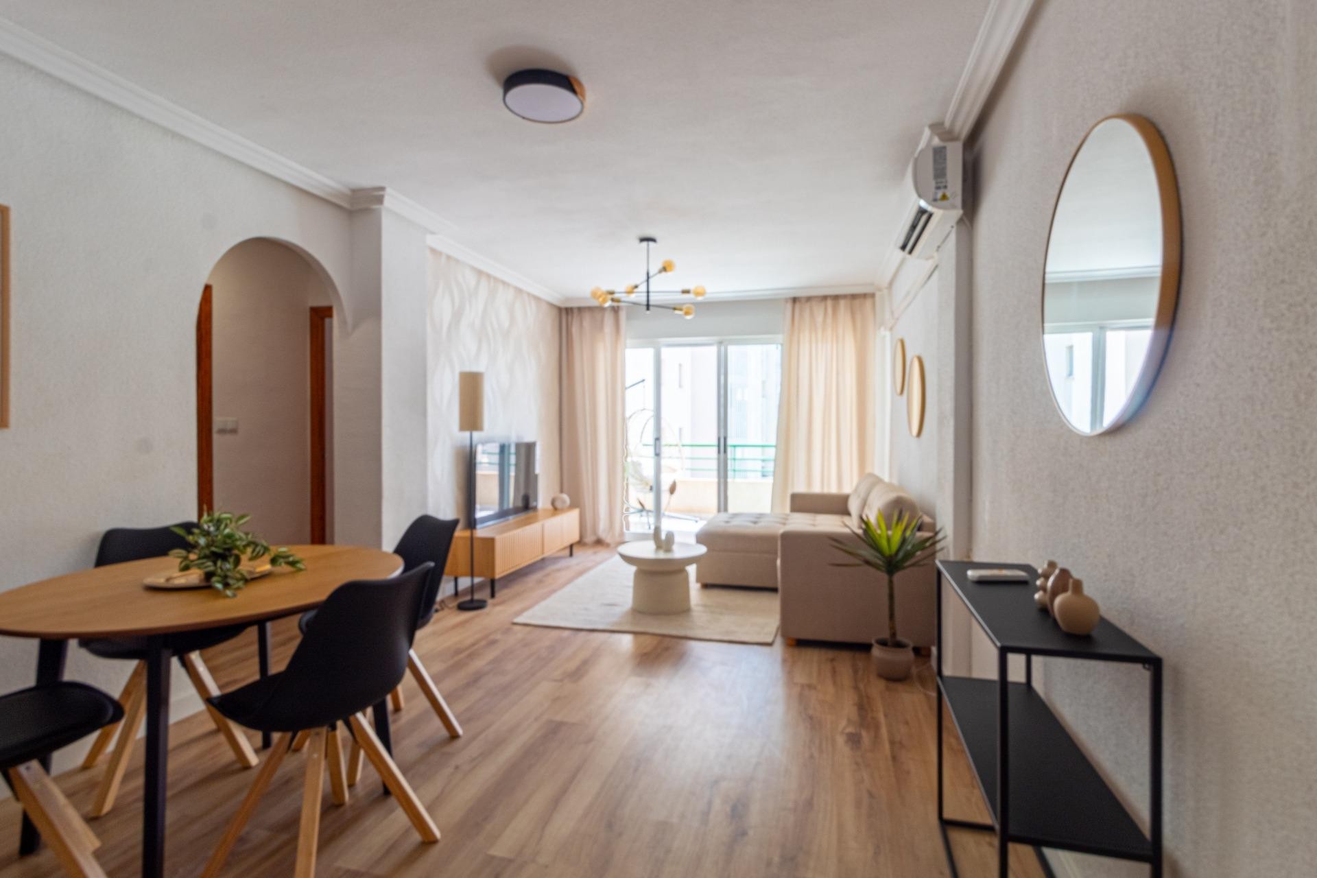 Reventa - Piso -
Torrevieja - La Mata pueblo