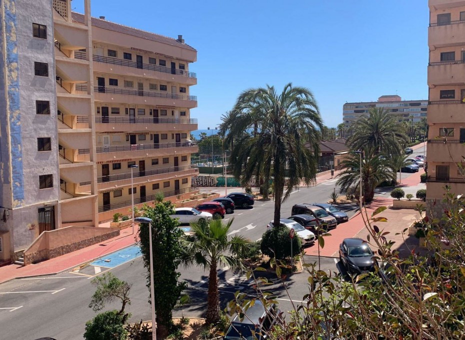 Reventa - Piso -
Torrevieja - La Mata