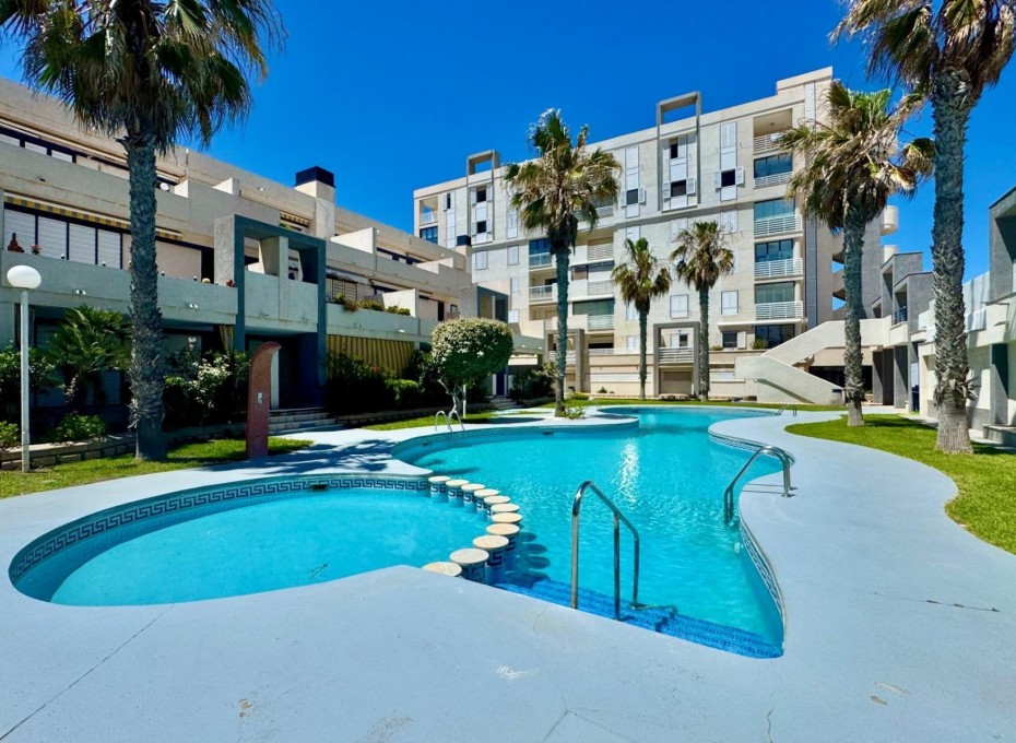 Reventa - Piso -
Torrevieja - La Mata