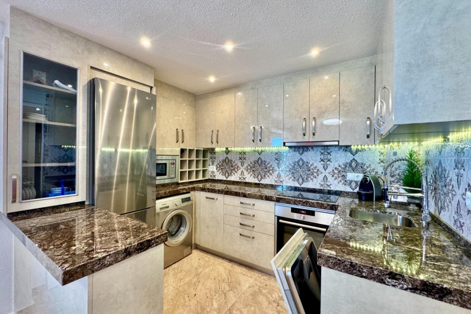 Reventa - Piso -
Torrevieja - La Mata