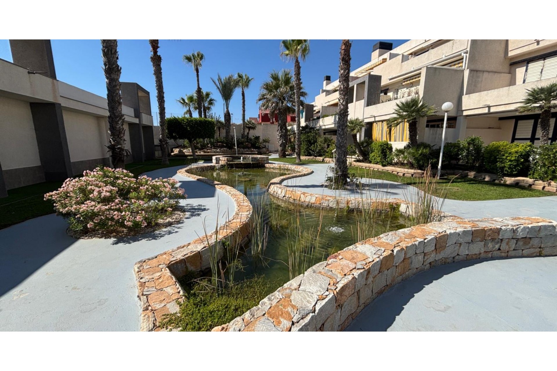 Reventa - Piso -
Torrevieja - La Mata
