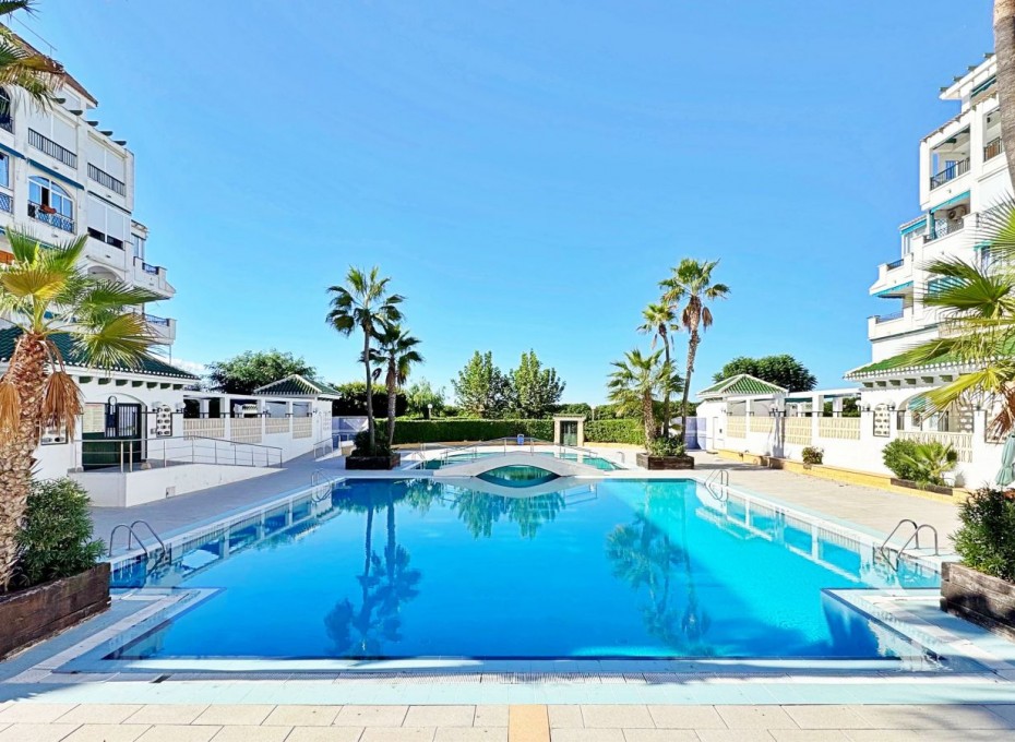 Reventa - Piso -
Torrevieja - La Mata