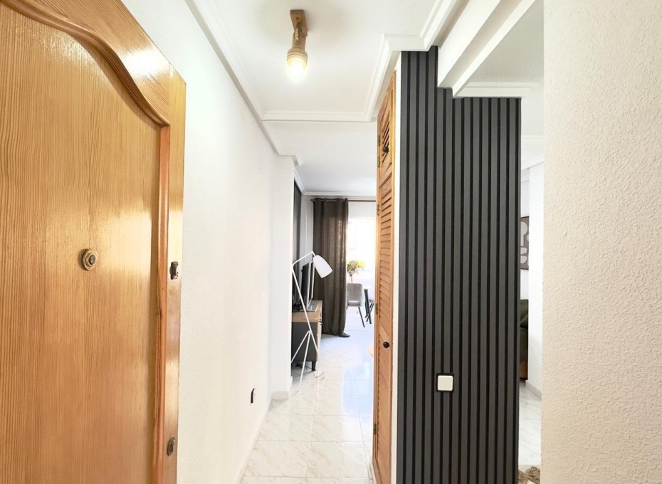 Reventa - Piso -
Torrevieja - Nueva Torrevieja - Aguas Nuevas