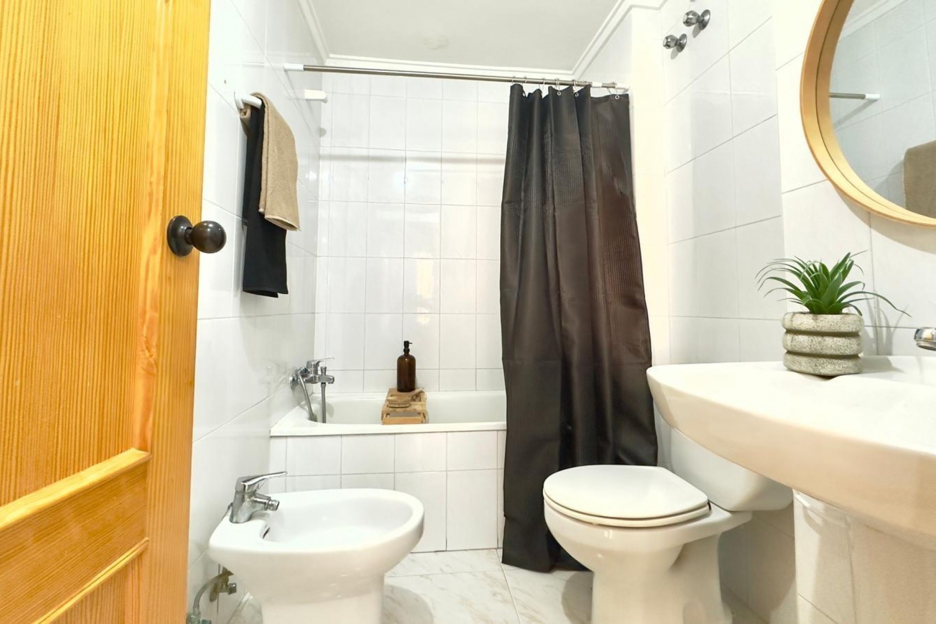 Reventa - Piso -
Torrevieja - Nueva Torrevieja - Aguas Nuevas