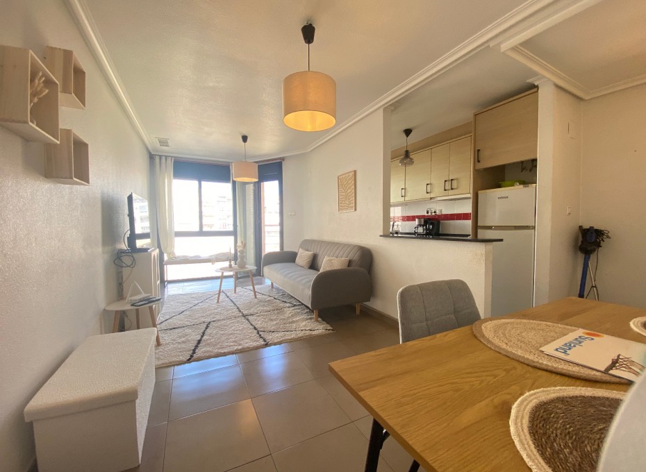 Reventa - Piso -
Torrevieja - Torrevieja Centro