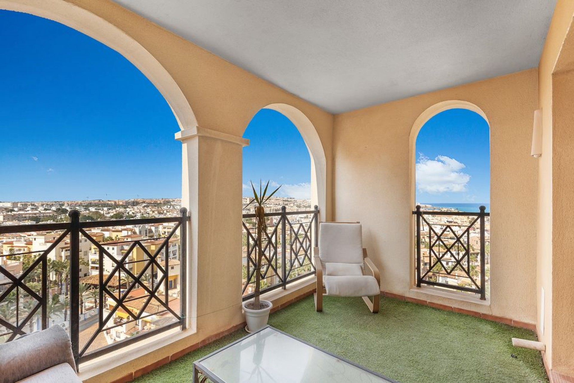 Reventa - Piso -
Torrevieja - Urb. Rosaleda