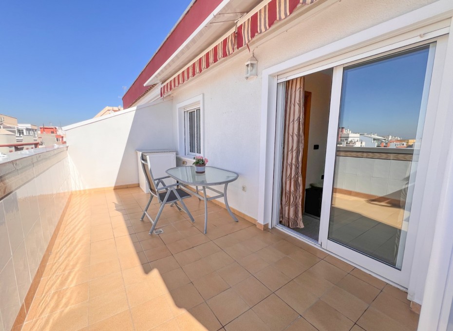 Reventa - Piso -
Torrevieja