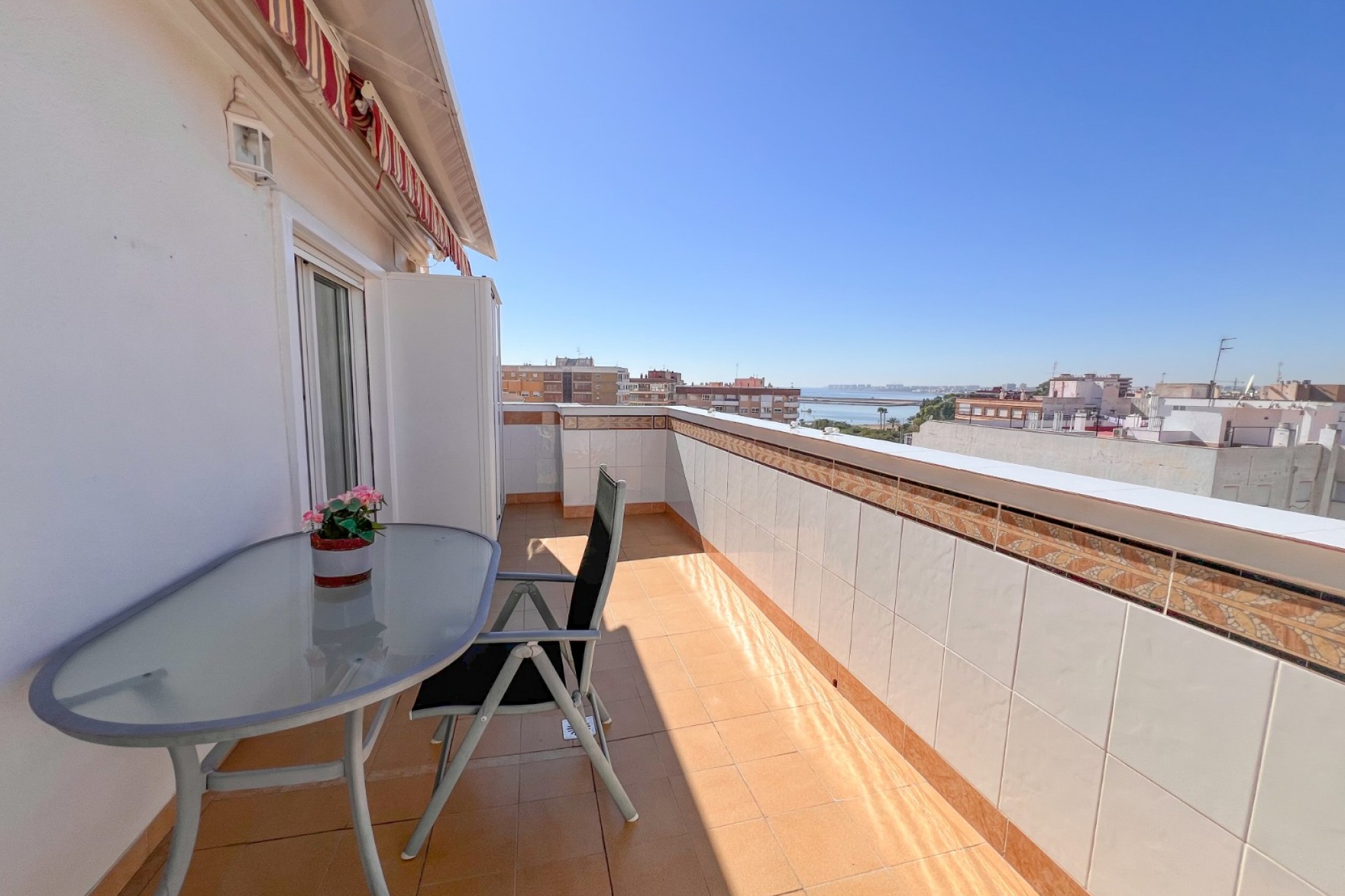 Reventa - Piso -
Torrevieja