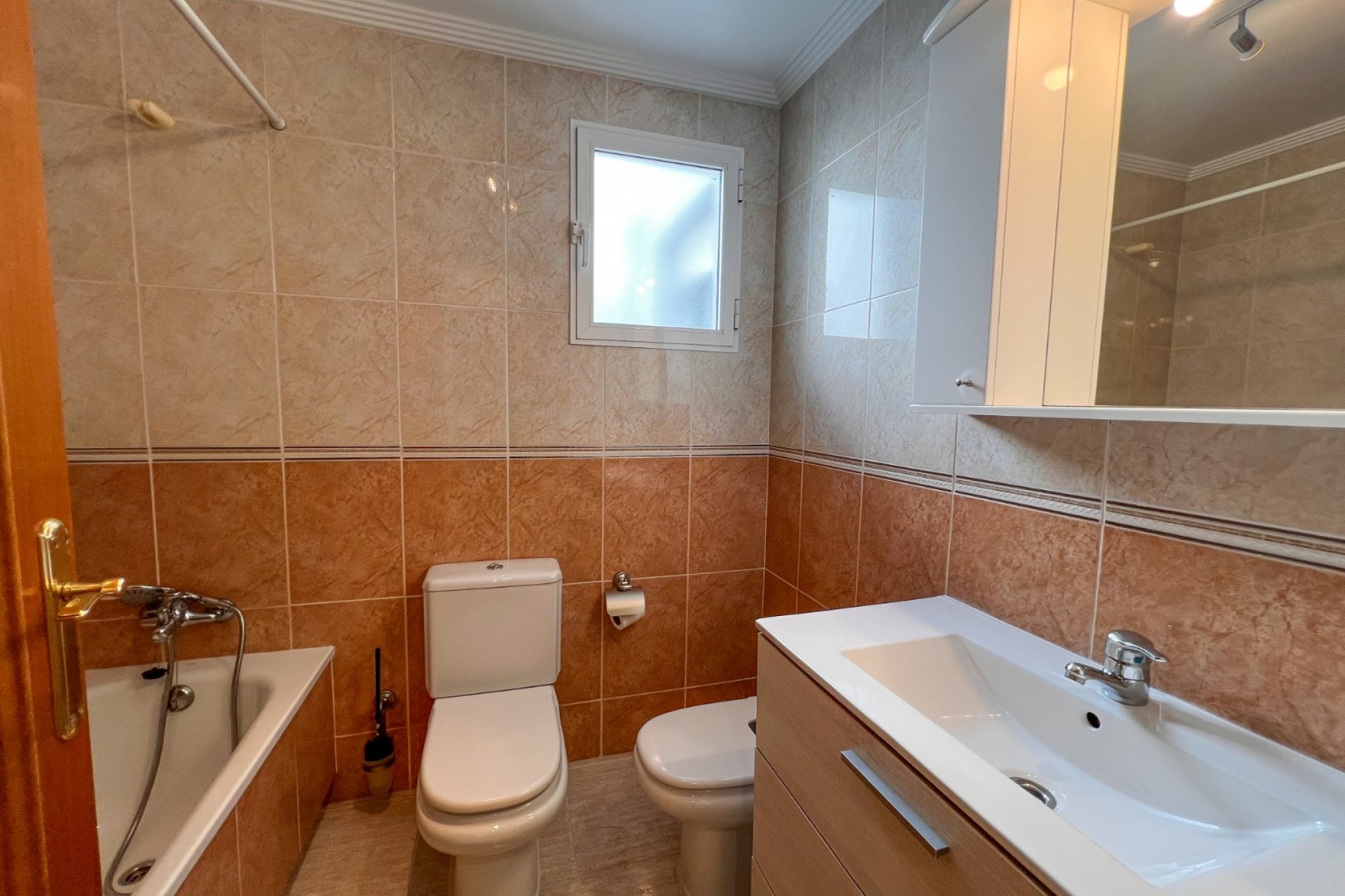 Reventa - Piso -
Torrevieja
