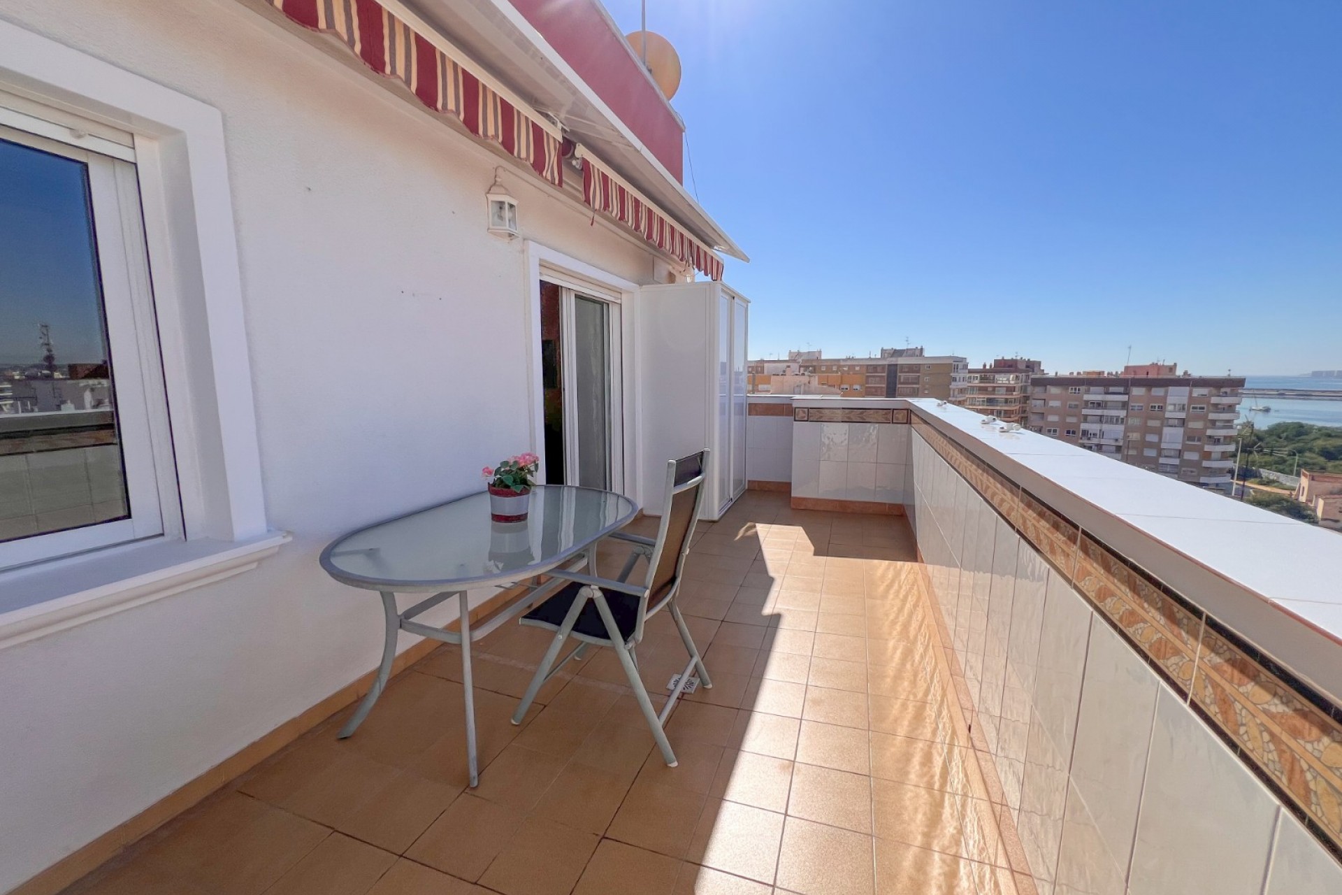 Reventa - Piso -
Torrevieja