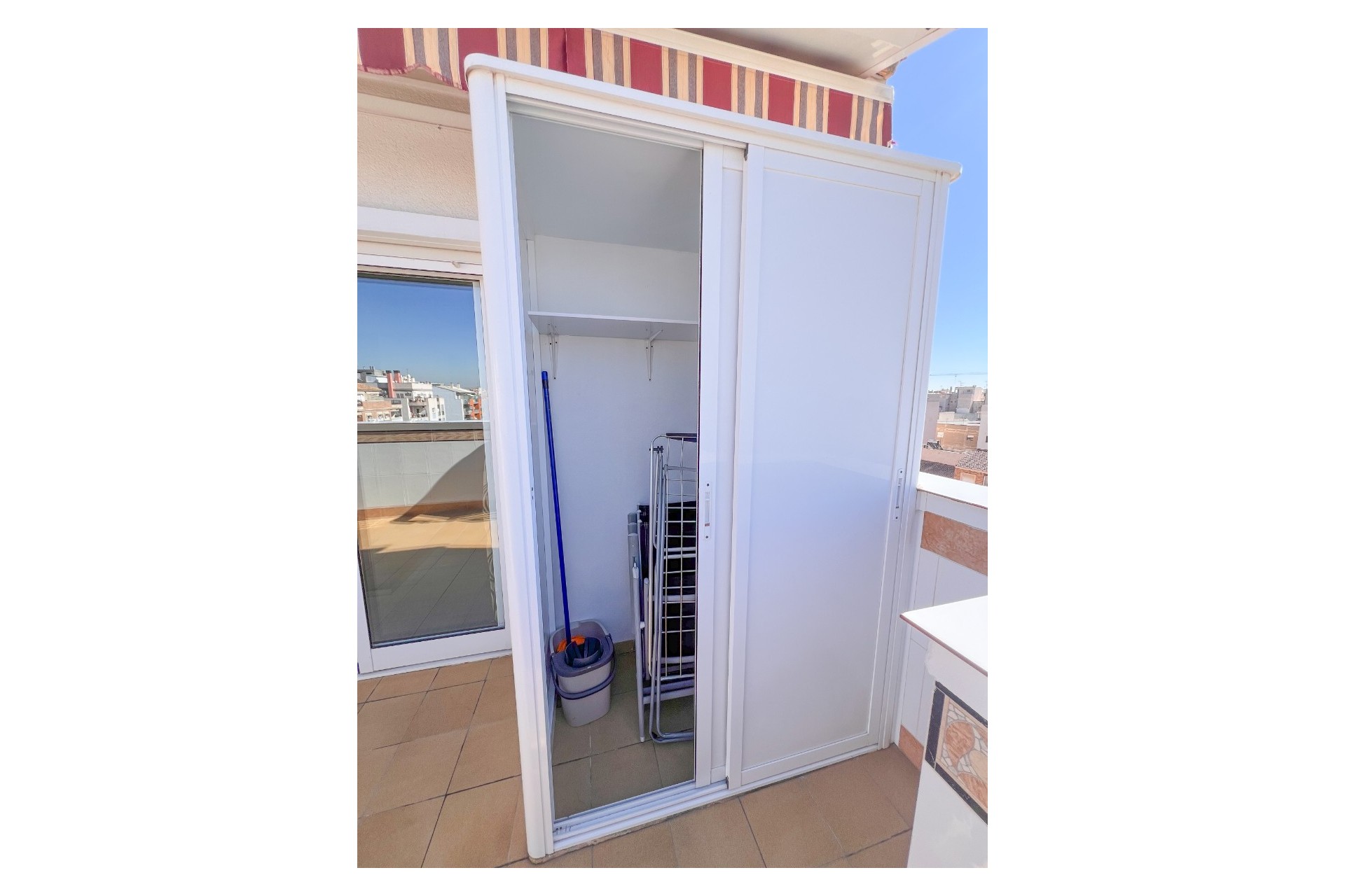 Reventa - Piso -
Torrevieja