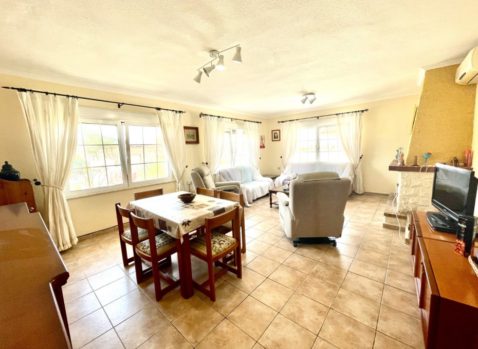 Reventa - Villa -
Benijofar - Pueblo