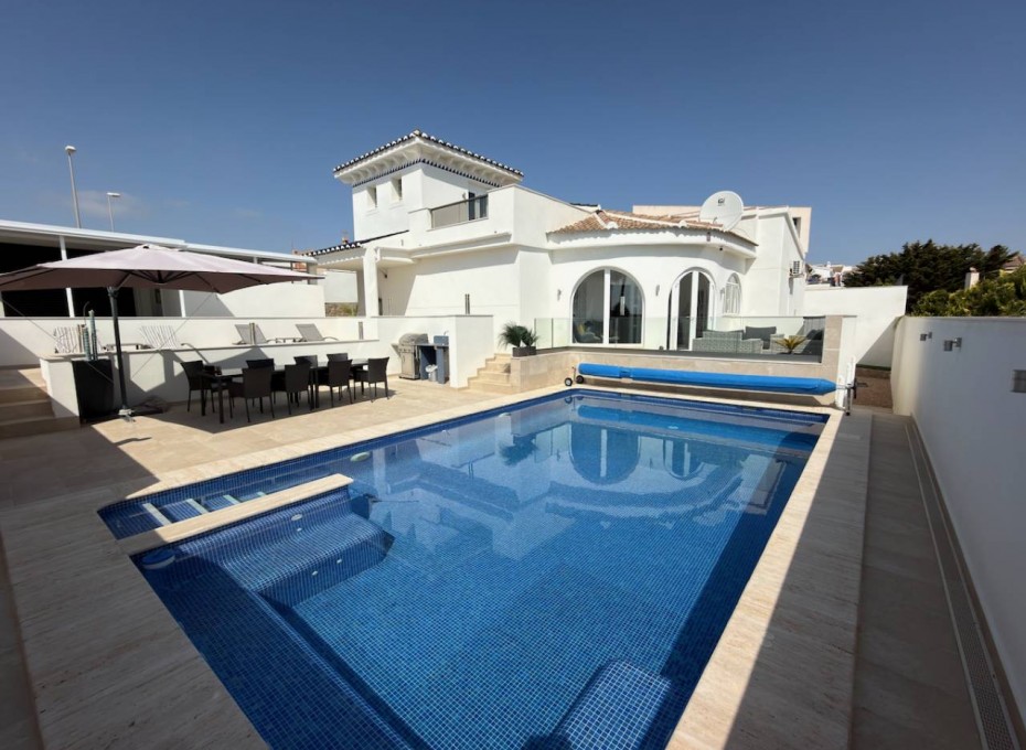 Reventa - Villa -
Ciudad Quesada - Central Quesada
