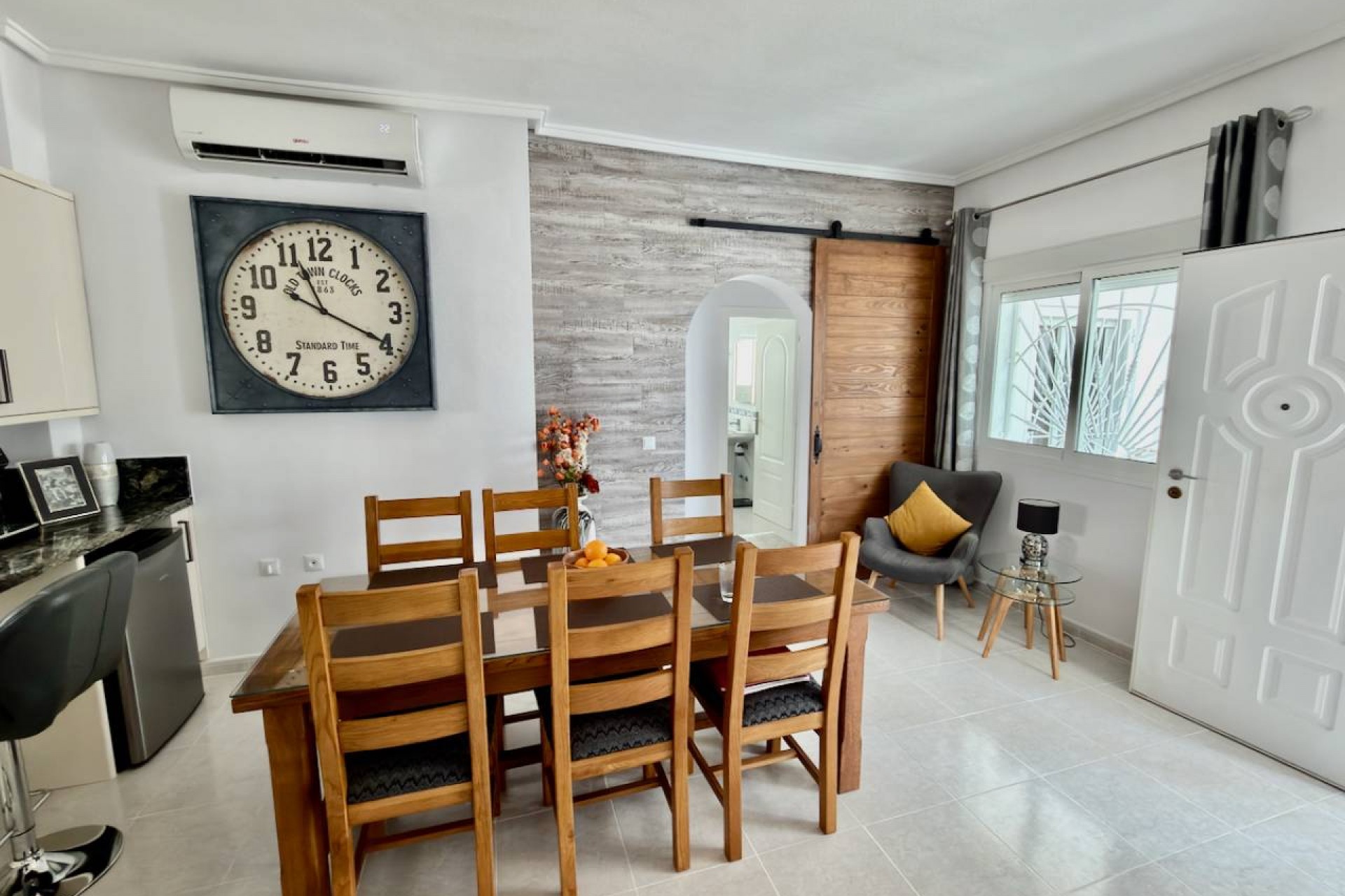 Reventa - Villa -
Ciudad Quesada - Central Quesada