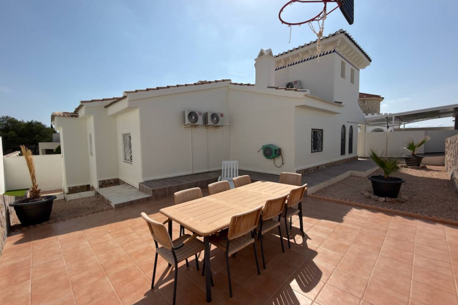 Reventa - Villa -
Ciudad Quesada - Central Quesada