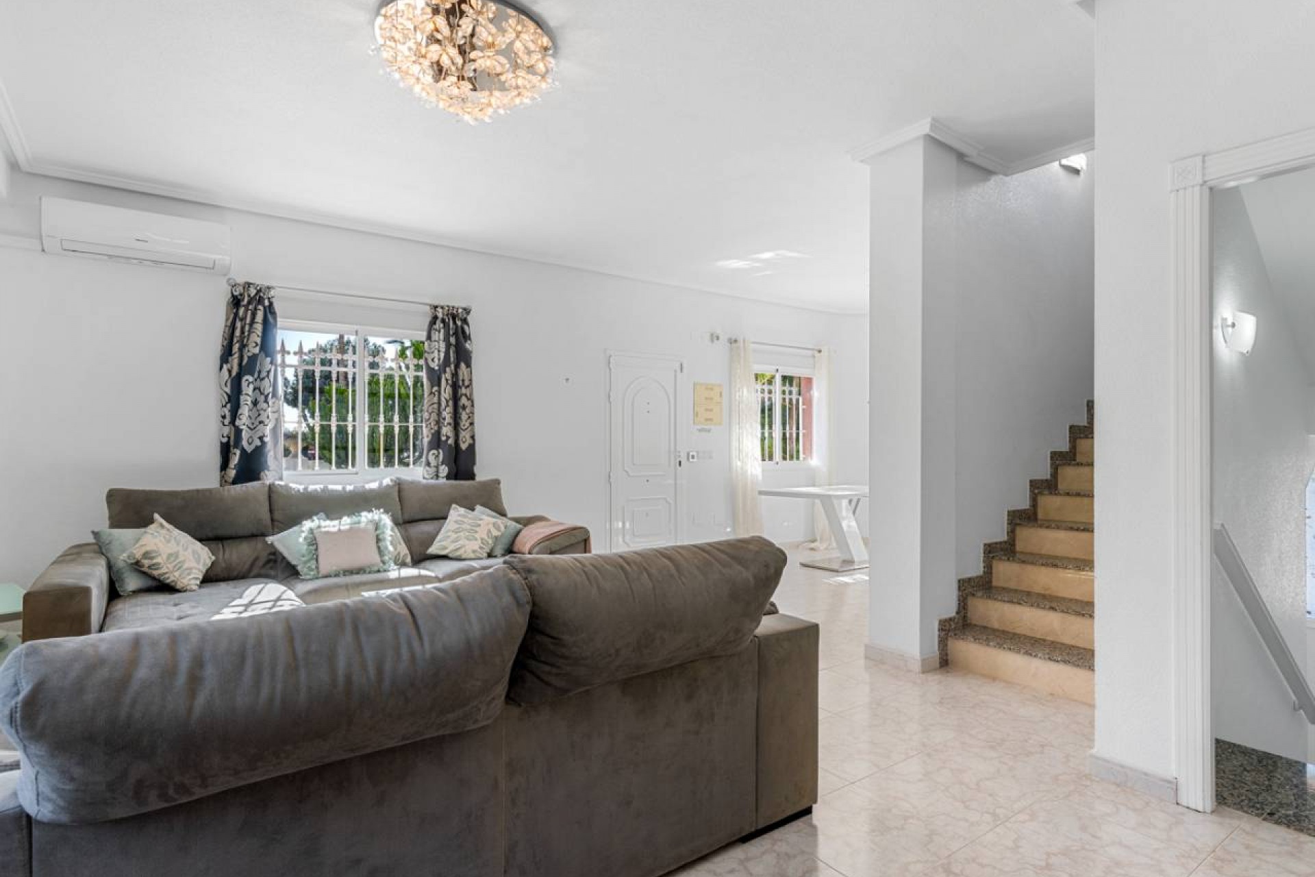 Reventa - Villa -
Ciudad Quesada - Doña Pepa