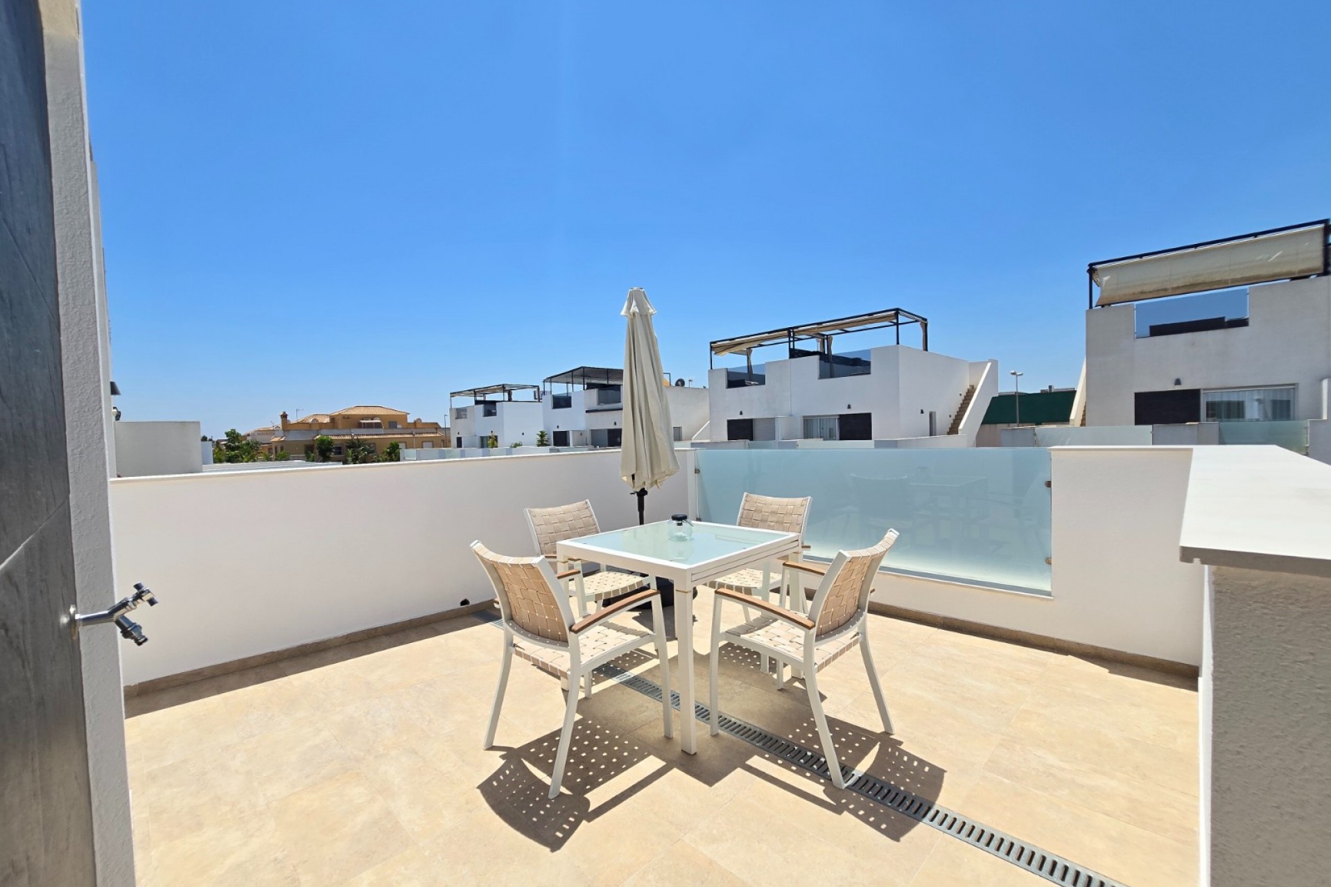 Reventa - Villa * -
Ciudad Quesada * - Doña Pepa *