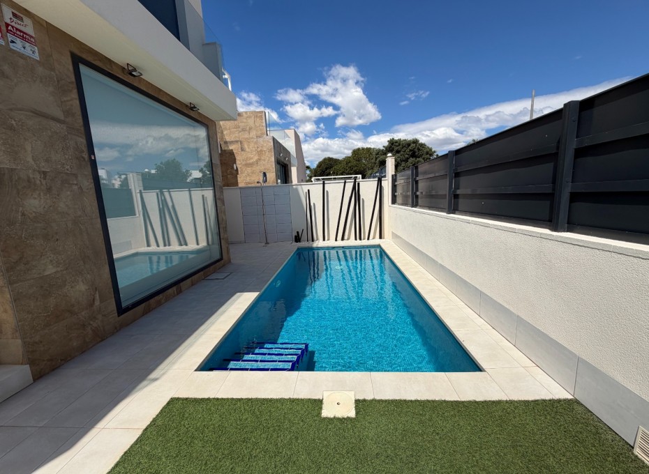 Reventa - Villa -
Ciudad Quesada - La Laguna