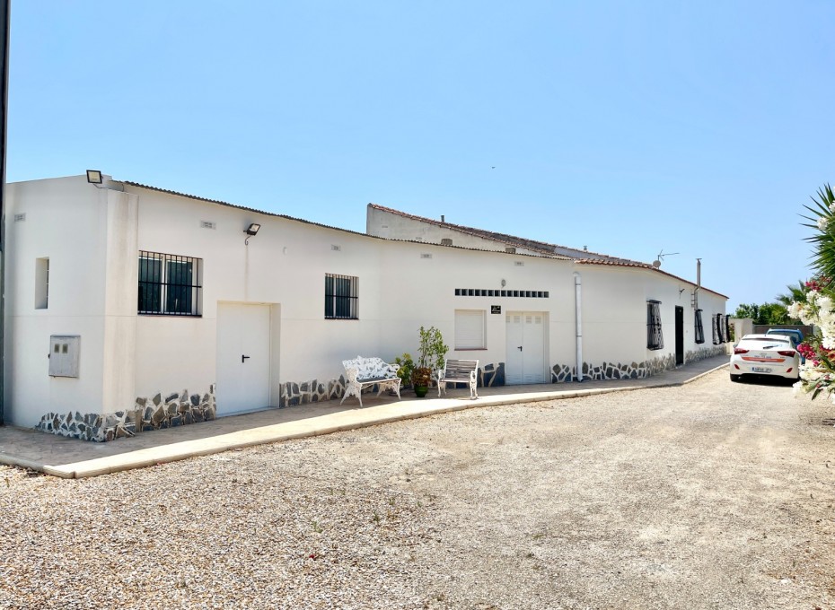 Reventa - Villa -
Daya Nueva
