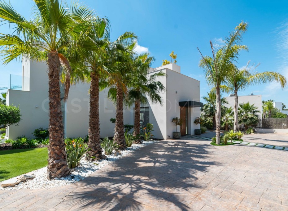 Reventa - Villa -
Las colinas - Las colinas golf