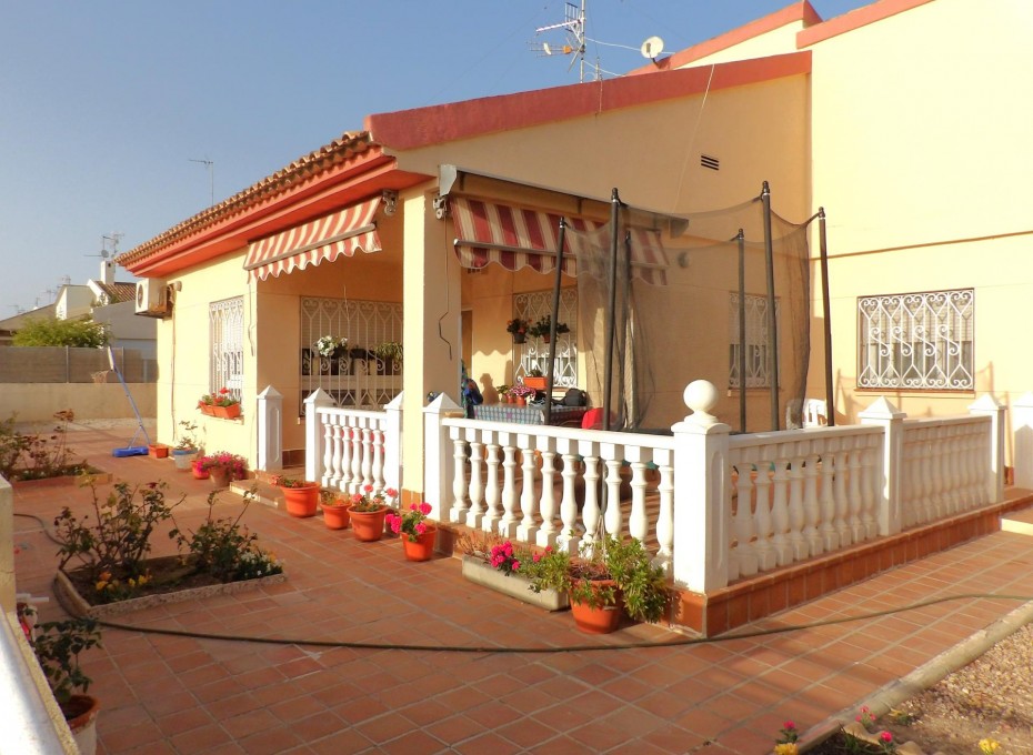 Reventa - Villa -
Los Alcazares - Pueblo Patricia