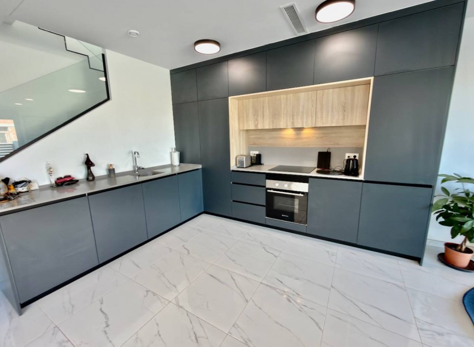 Reventa - Villa -
Los Montesinos - La Herrada