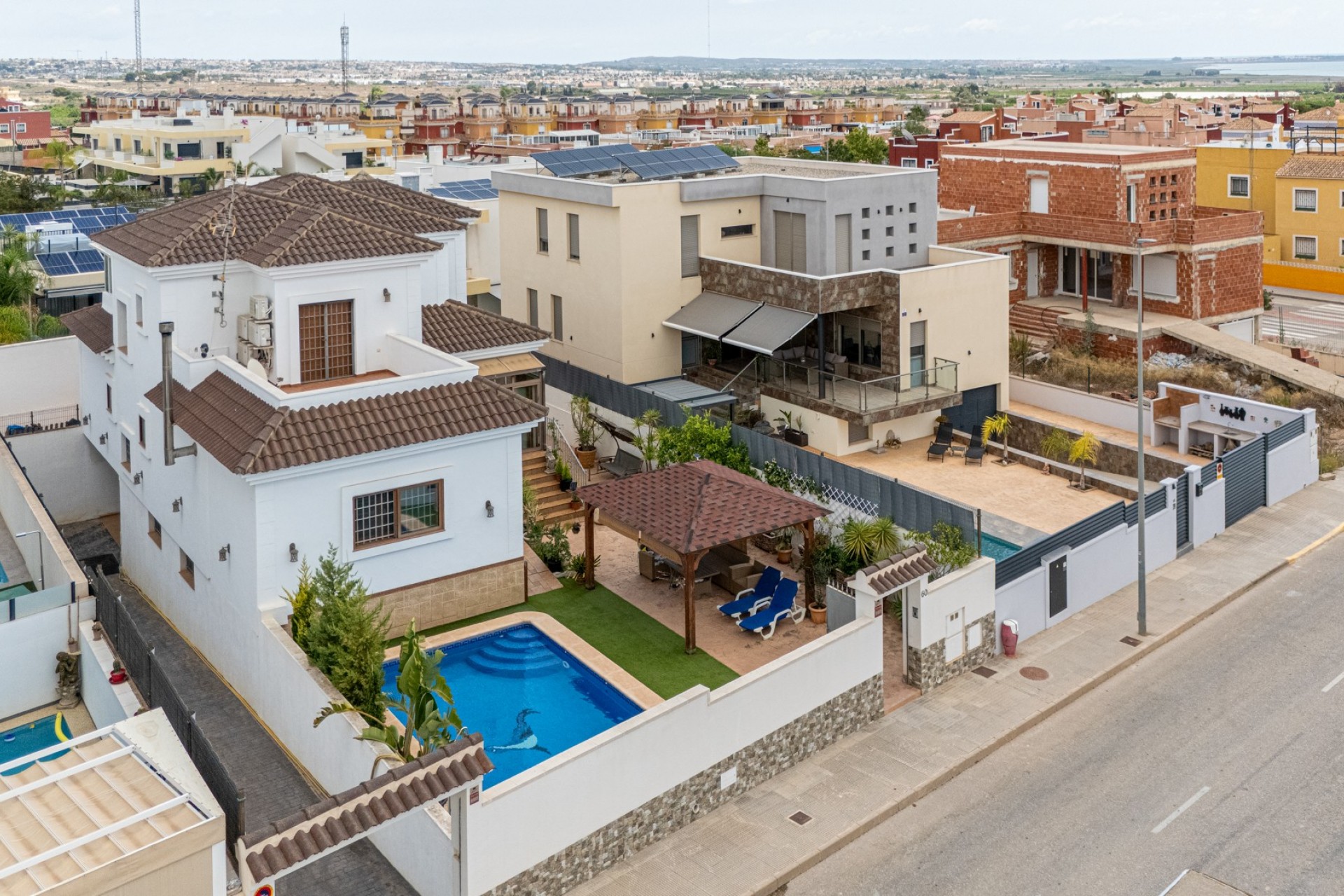 Reventa - Villa -
Los Montesinos - La Herrada