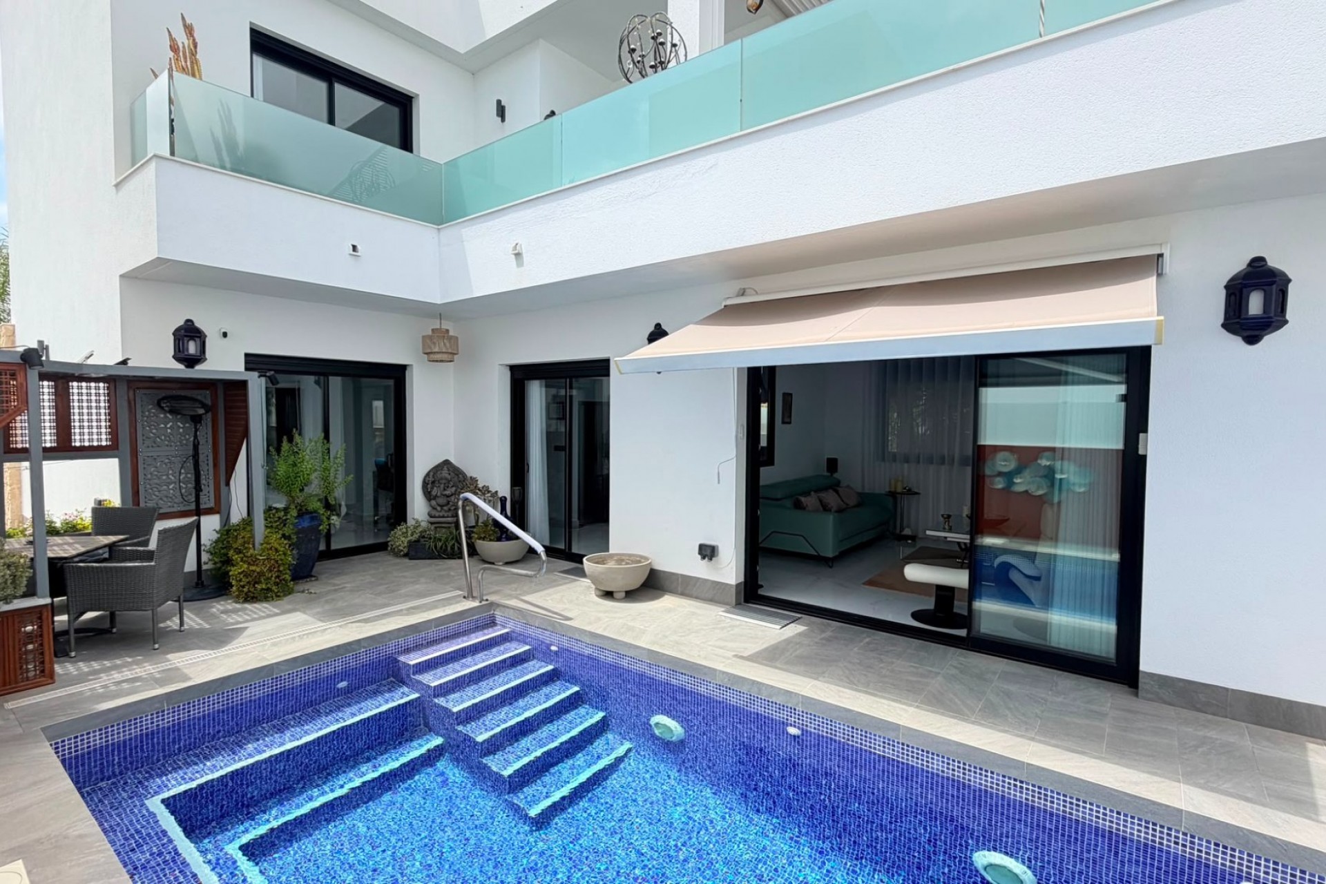 Reventa - Villa -
Los Montesinos - La Herrada