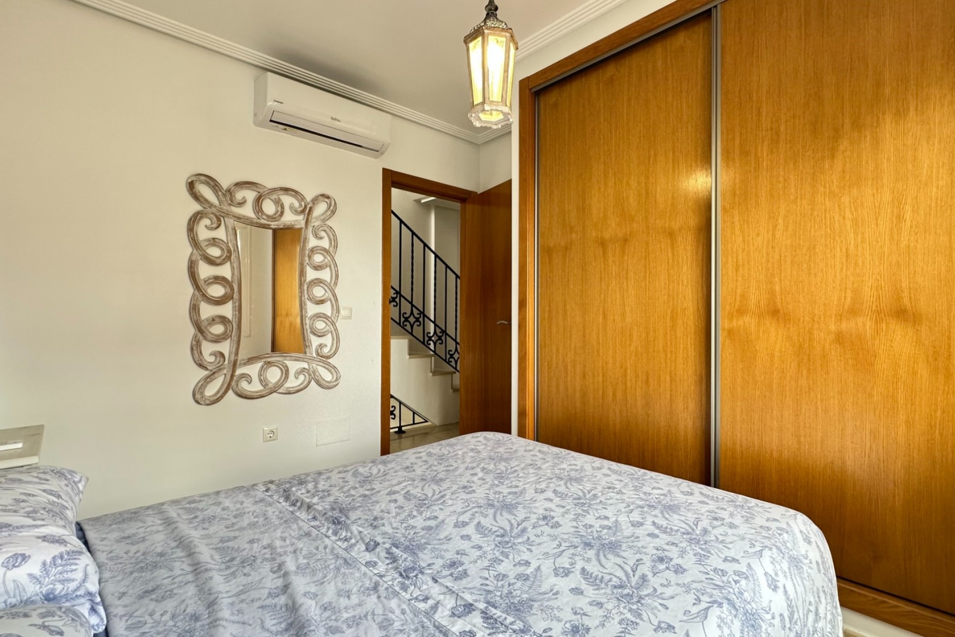 Reventa - Villa -
Los Montesinos - La Herrada