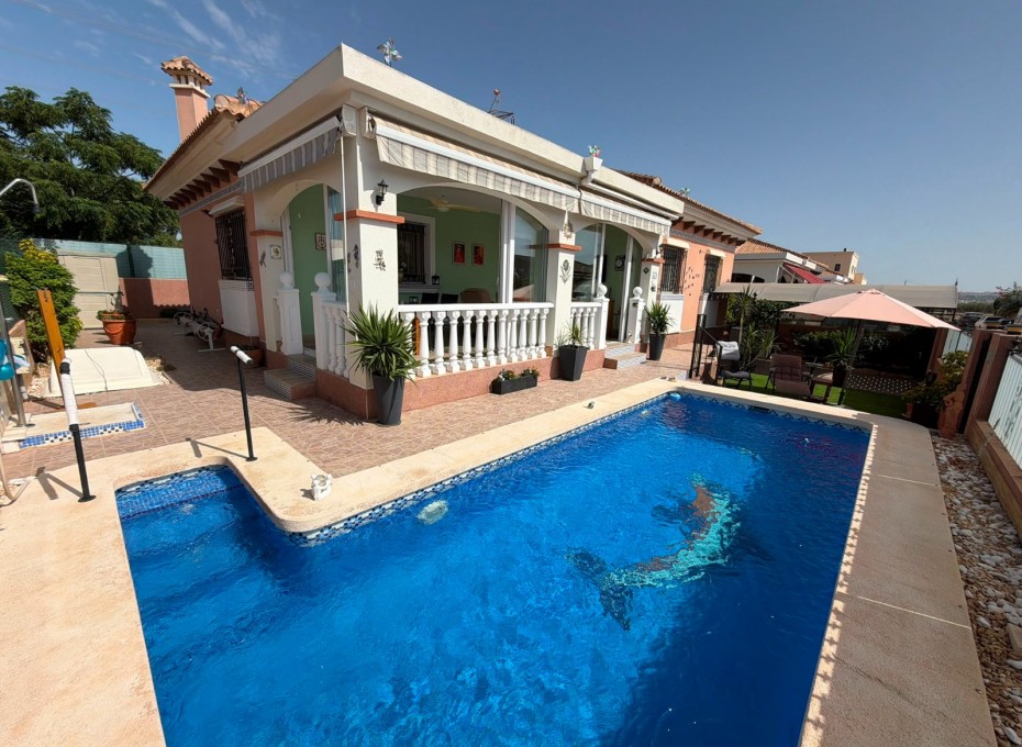 Reventa - Villa -
Los Montesinos - La Herrada