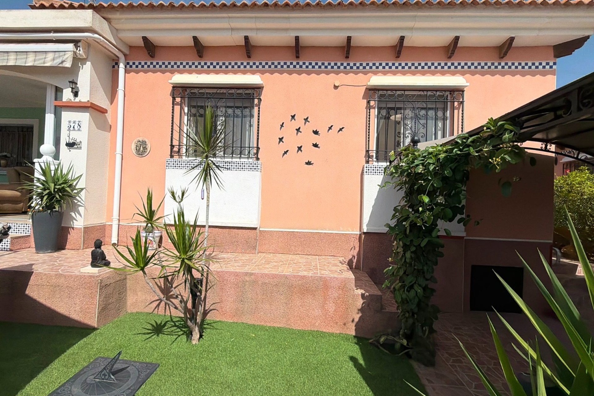 Reventa - Villa -
Los Montesinos - La Herrada
