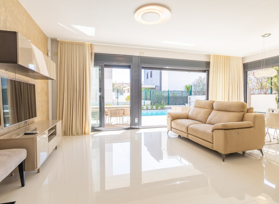 Reventa - Villa -
Orihuela Costa - Campoamor