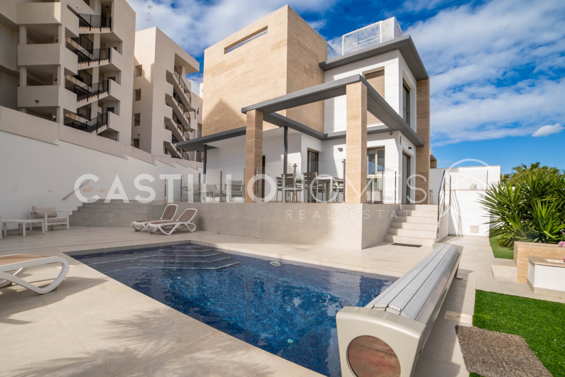 Reventa - Villa -
Orihuela Costa - Las Filipinas
