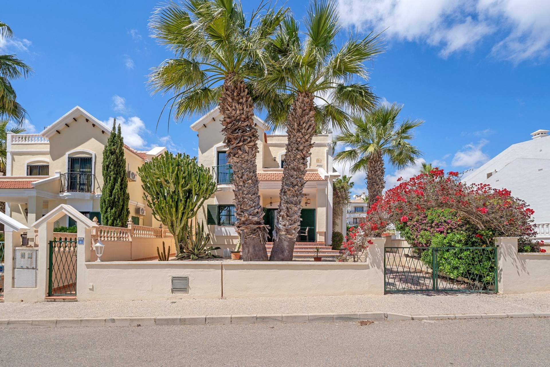 Reventa - Villa -
Orihuela Costa* - Los Dolses*