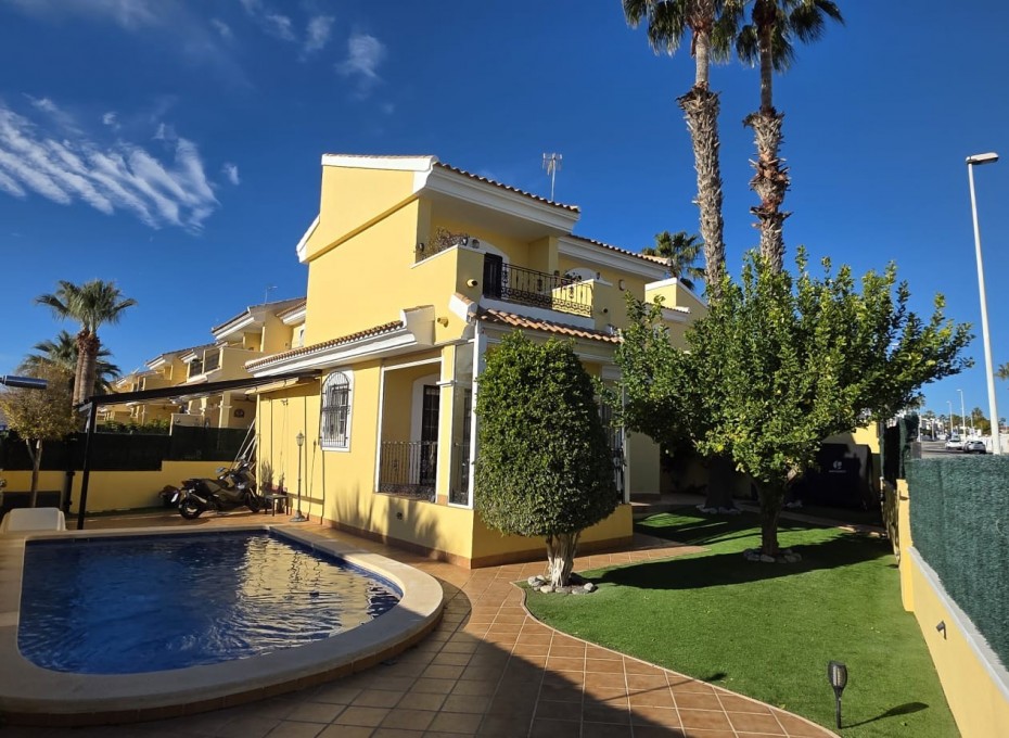 Reventa - Villa -
Orihuela Costa - Los Dolses