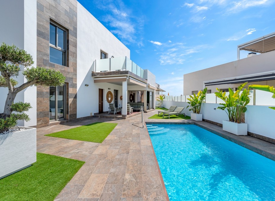 Reventa - Villa -
Orihuela Costa* - Pau 8*